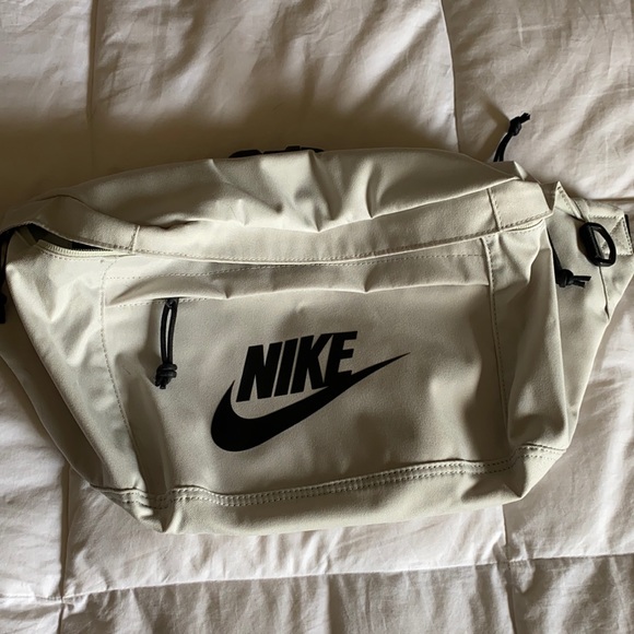 COPY - Nike Fanny pack brand new without tags - Picture 3 of 7